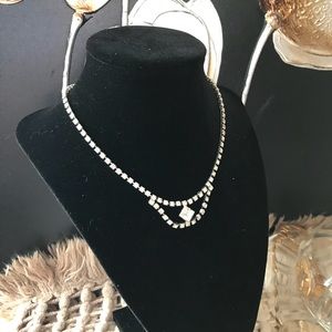 BEAUTIFULSILVER TONE  NECKLACE